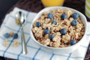 Blueberry and Almond Oatmeal